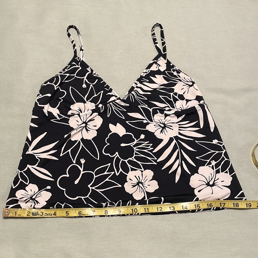 Old Navy Swimsuit Top. - Picture 9 of 10